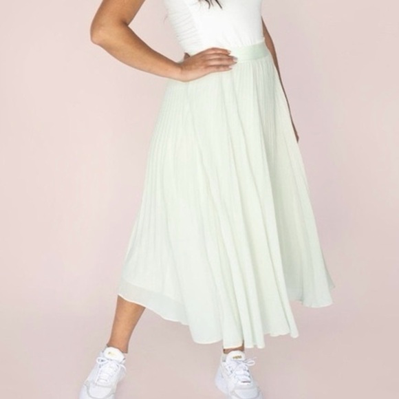 Gentle Fawn Dresses & Skirts - Gentle Fawn Light Green Pleated Midi Skirt